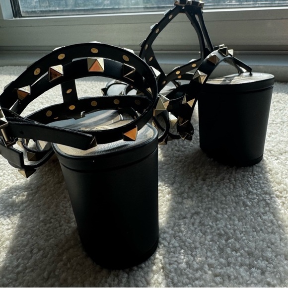 Valentino Garavani
Rockstud Leather 60mm City Sandals - Picture 8 of 11